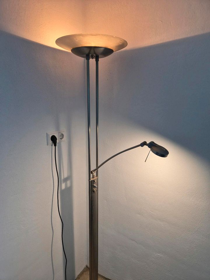 Deckenfluter mit Leselampe dimmbar Lampe Licht in Jembke