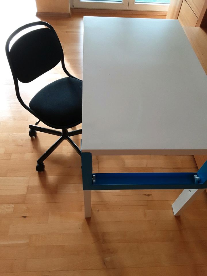 IKEA Schreibtisch mit Stuhl in Bochum