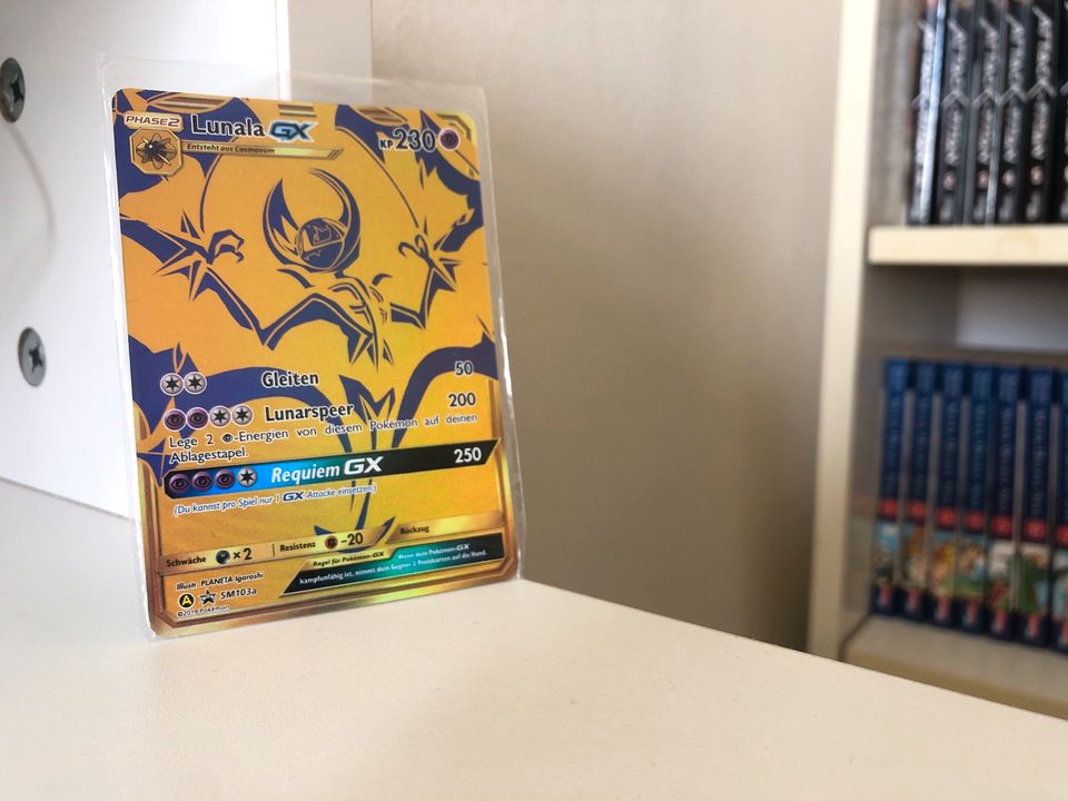 Pokemon-Karte Lunala GX Gold in Woltersdorf