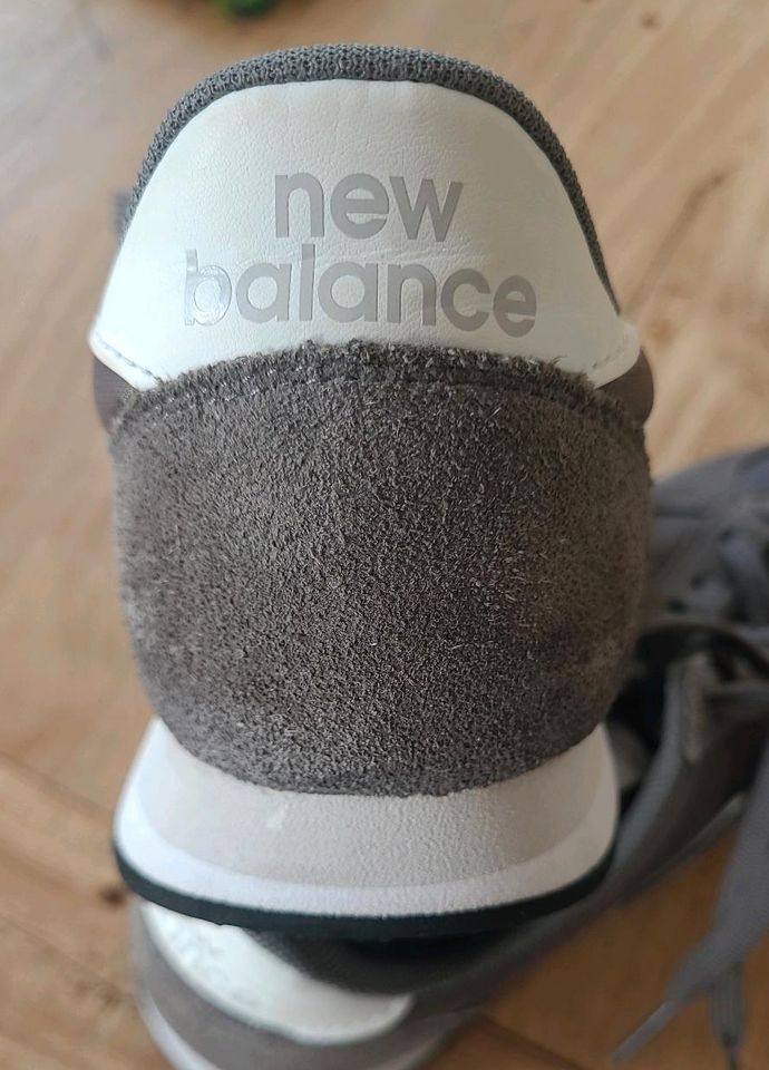 NB220 NEW BALANCE 40 grau Sneaker NEUw Original Leder in Wuppertal