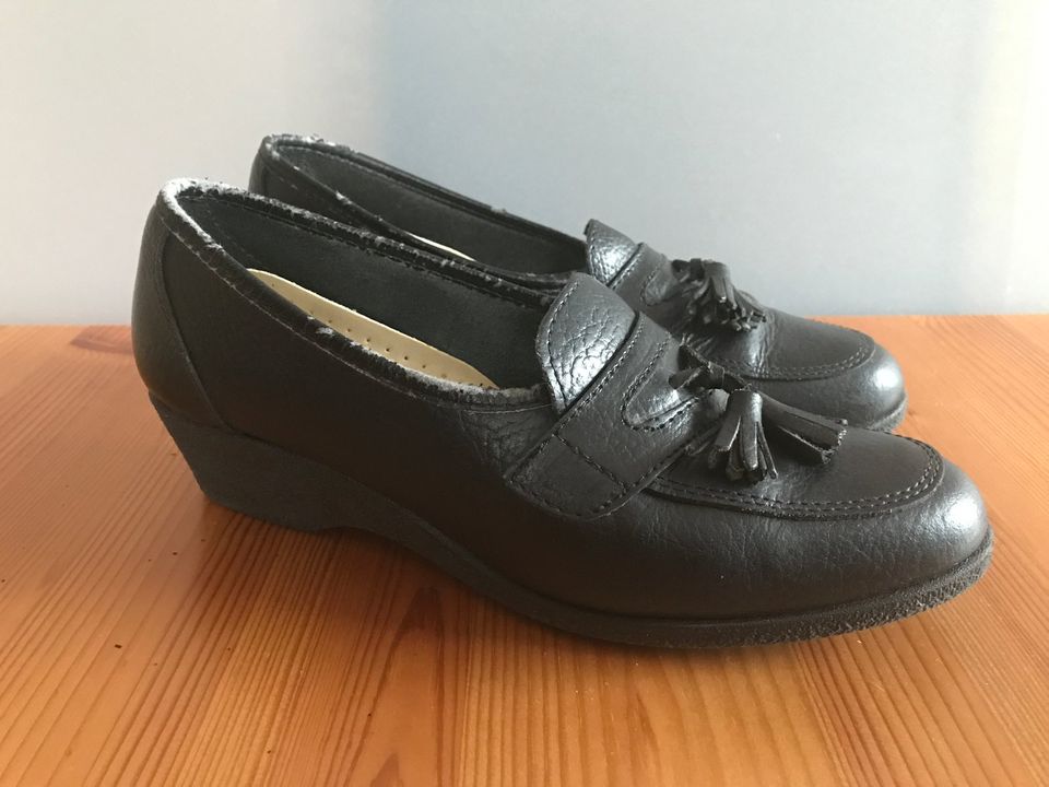 Konvolut wenig getragener Damen-Schuhe - Größe 41/42 in Aßlar