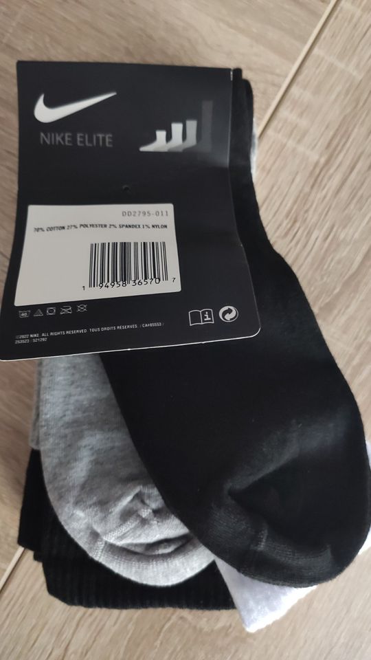 Nike Elite Two Layers Socken 3 Paar M neu in Saarbrücken