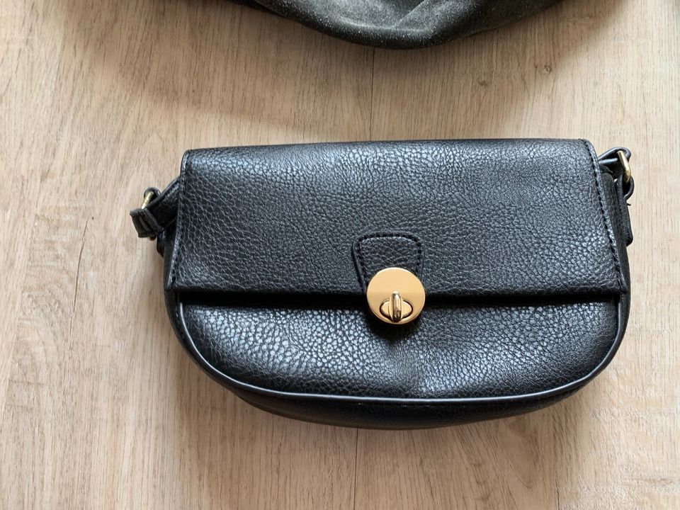 4x Damen Handtaschen Hahnenkamm in Köln