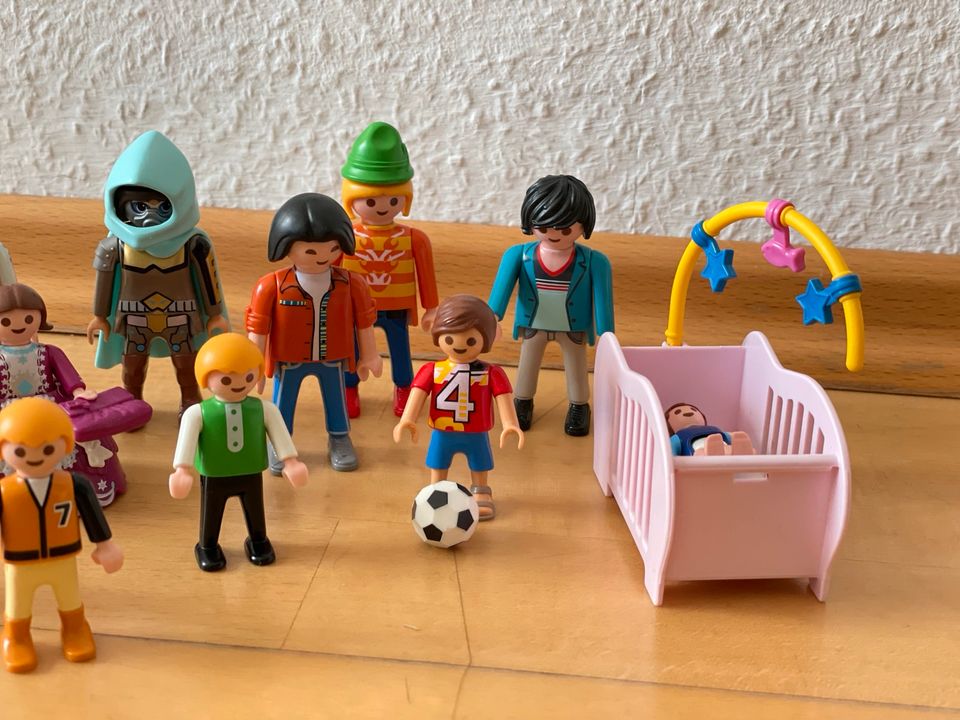 12 Playmobil Figuren Kind Baby wiege Mann Frau in Hannover