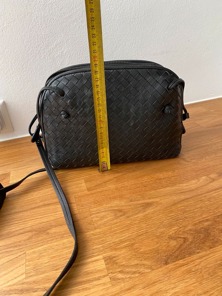 Schultertasche / Handtasche Tasche Leder geflochten in Mechernich