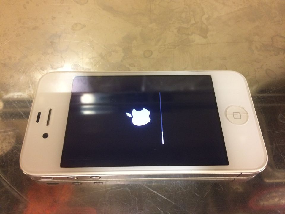 Apple iPhone 4 I 16 GB I Ladekabel I OVP I RARITÄT !!! in München