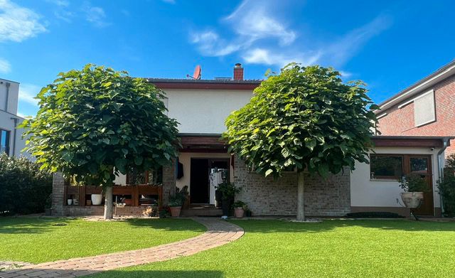 Villa in Berlin-Karlshorst mit unverbauter Aussicht in Wald- und Wiesenlage in Berlin