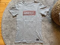 Nike F.C. T-Shirt; grau mit rosegoldfarbenen Print. Gr. S Niedersachsen - Lehre Vorschau