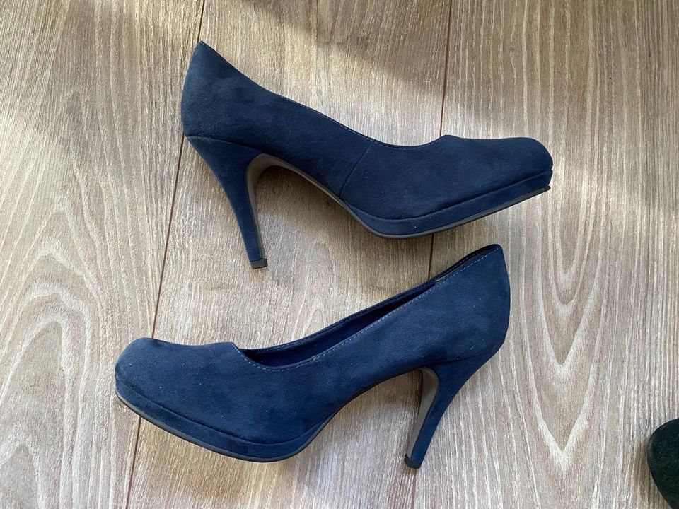 Tamaris Boots Stiefeletten 40 Leder Schwarz + Pumps 39 Blau NEU in Leipzig