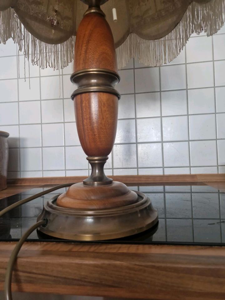 Sehr alte Lampe.Leider passt mir nicht mehr in Singen