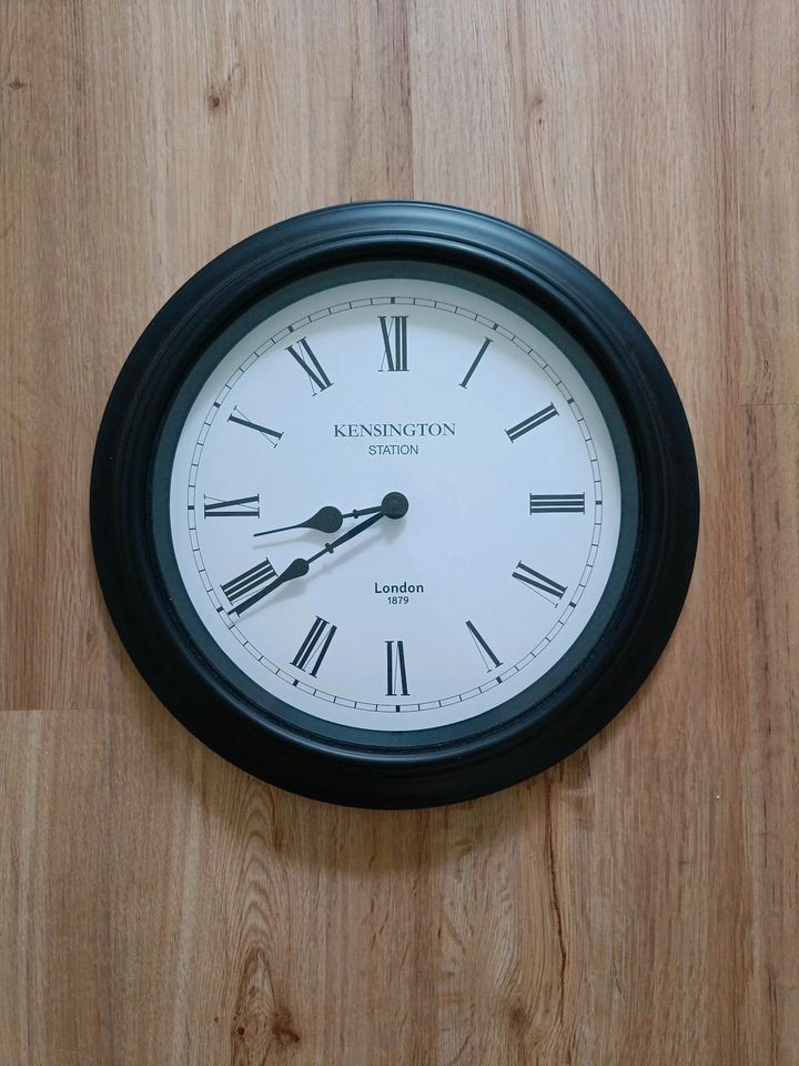 Uhr - schwarz in Rottweil