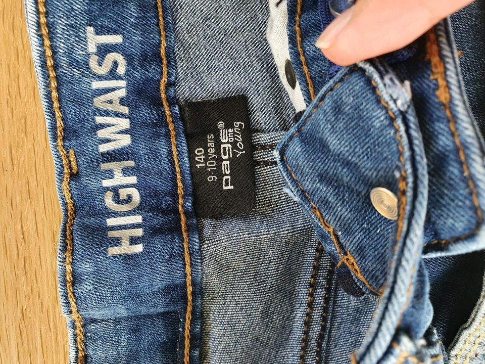 Jeans Shorts kurze Hose Gr. 140 Set in Neißeaue