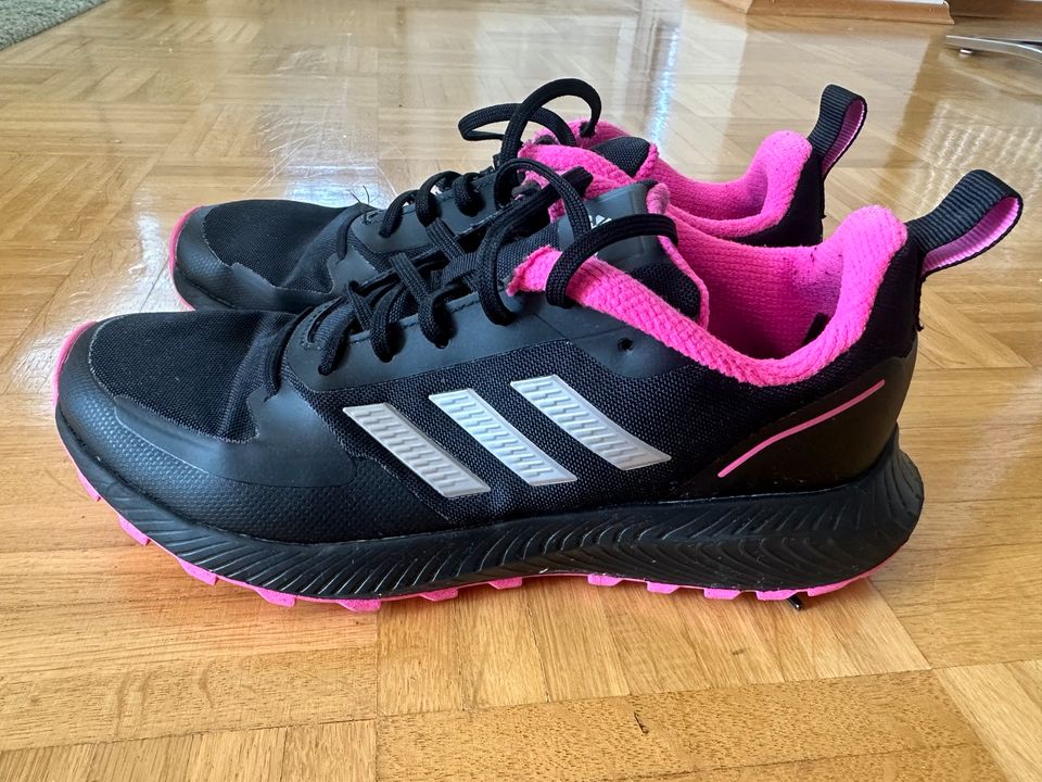 Adidas Turnschuhe, schwarz, pink, Gr.39 in Eriskirch