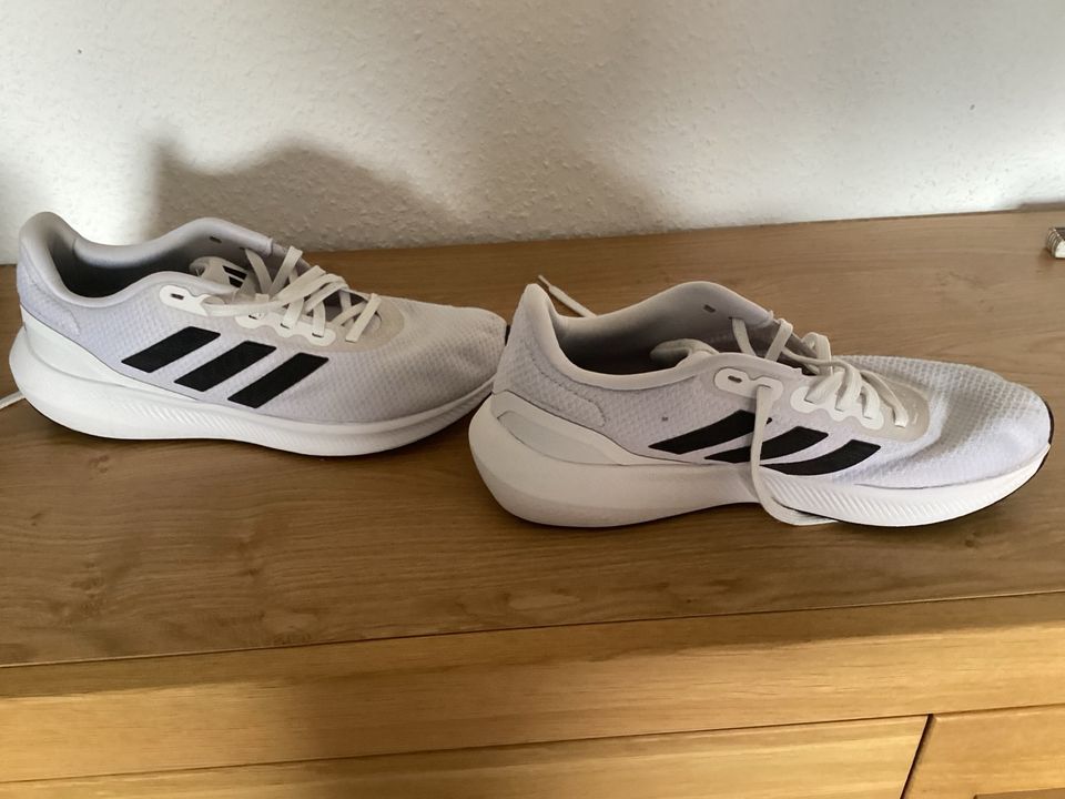 Adidas Schuhe Mann Sneaker Sportschuhe weiß 44  2/3 in Wanhöden