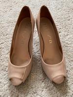 Unisa: schöne beige Lack Peeptoe Pumps Schuhe Gr. 35 Bayern - Herzogenaurach Vorschau