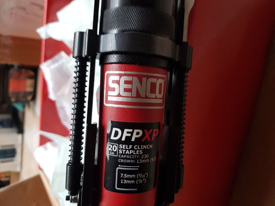 Senco Druckluft Klammerzange DFPXP fast NEU in Rhumspringe