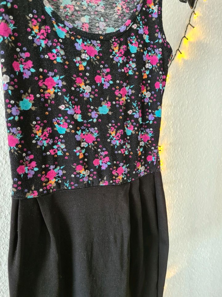 Kleid mit Blumenmuster in Traubenmühle