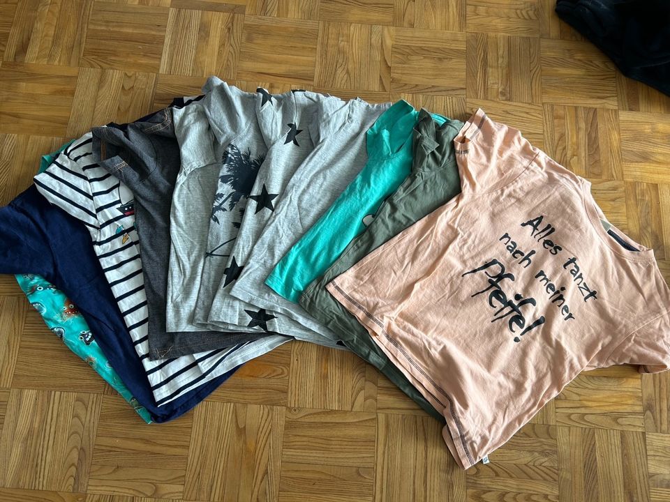 T-Shirts Paket 11 Stück Gr. 122-140 in Dormagen