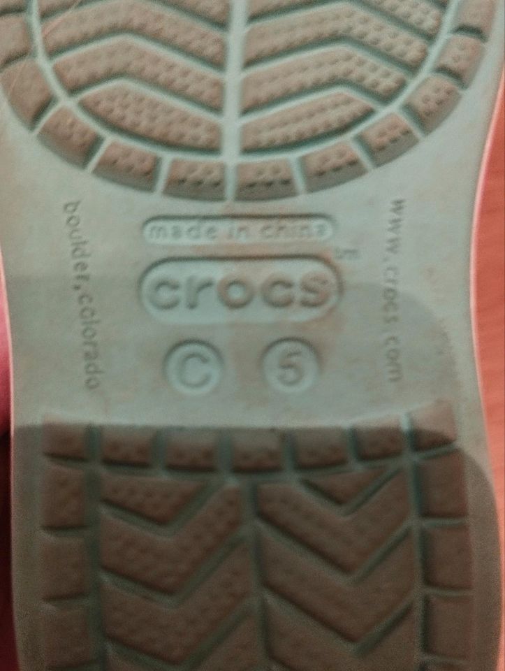 Crocs 22 Mädchen Badeschuhe in Friesenheim