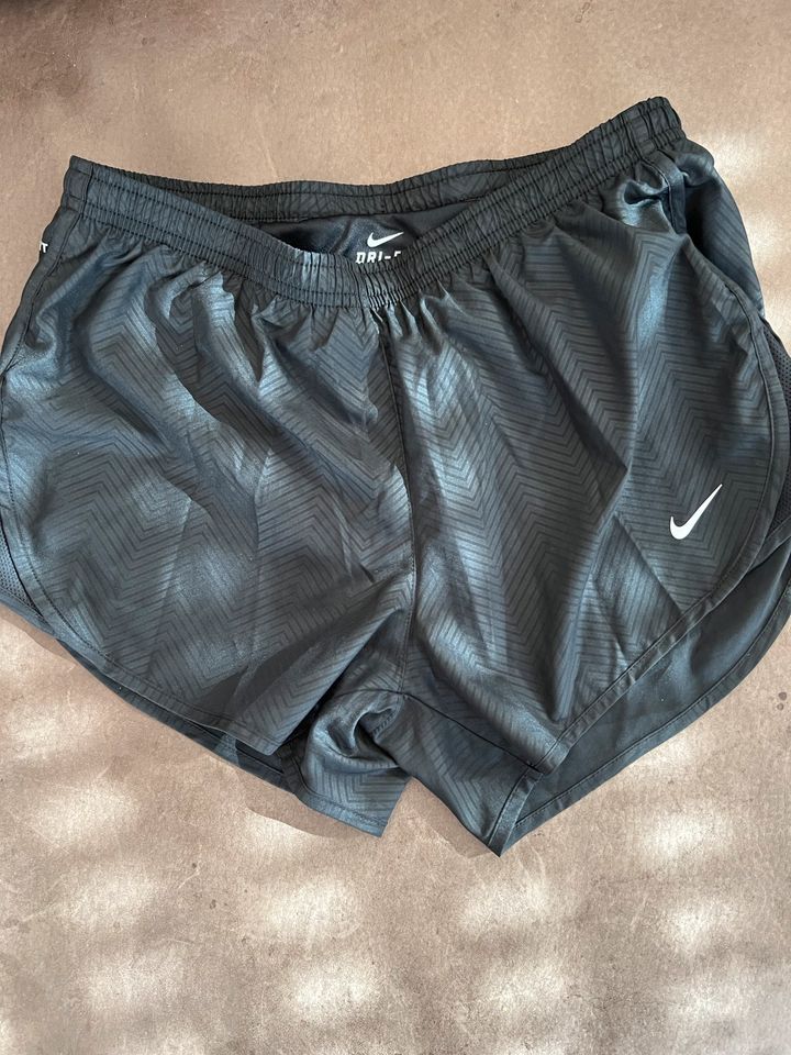 2 Nike Shorts Shorts Schwarz Running Dri Fit S Hose Pants in Osnabrück