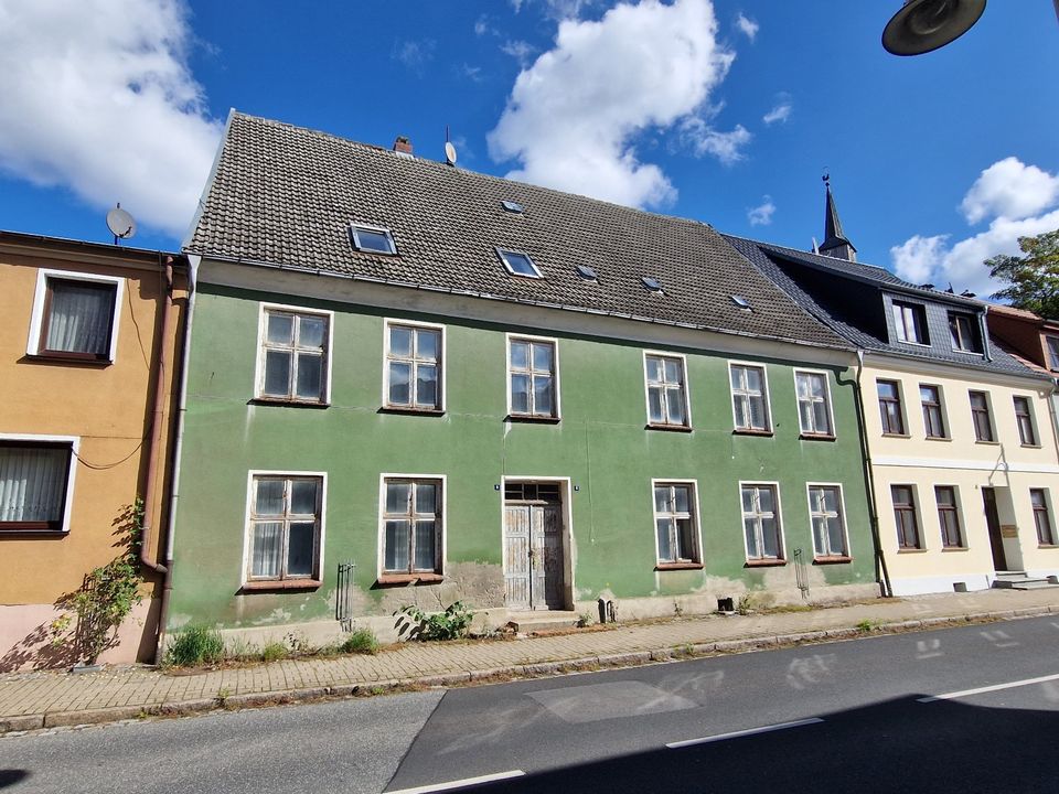 sanierungsbedürftiges Mehrfamilienhaus im Stadtzentrum mit 461 m² Grundstück in Tessin