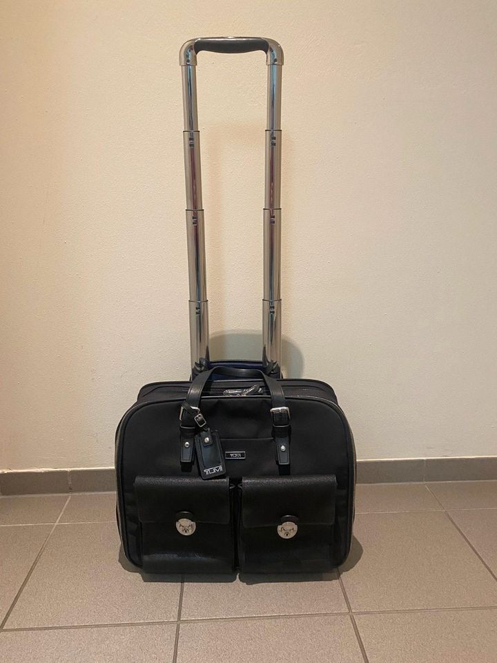 Tumi Trolley / Tasche / Arbeitstasche mit viel Stauraum in Oelde