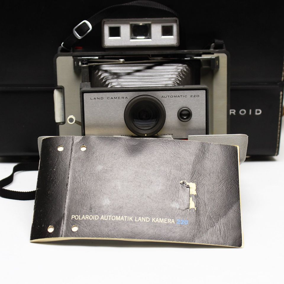 Polaroid Automatik Land Kamera 220 + Lederkoffer in Buch