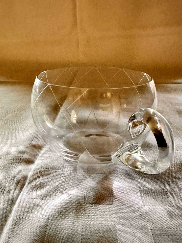 Bowleschale mit 12 Gläsern im Retro-Design in Nienstädt