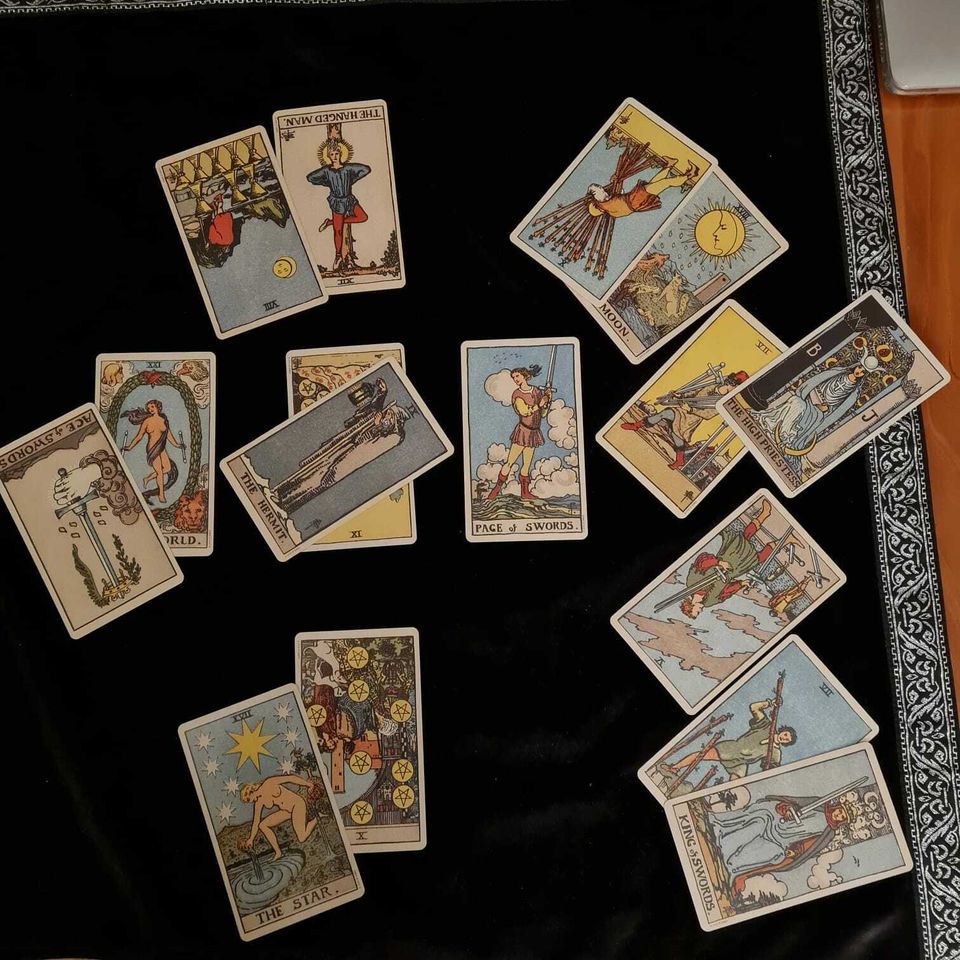 Kartenlegen mit Tarot, Lenormand & Engelkarten in Rastatt