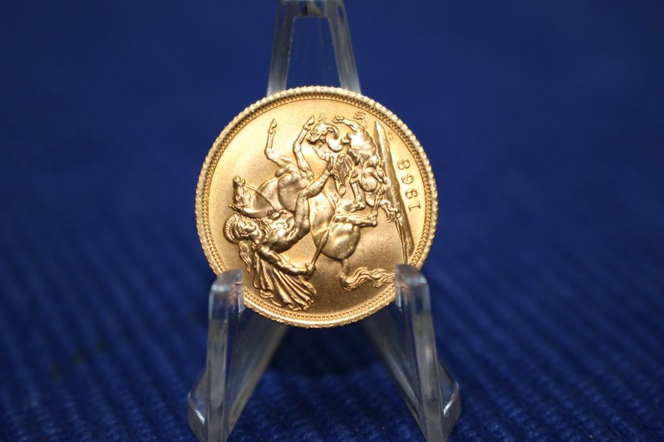 Goldmünze 1 Sovereign Ein Pfund Elizabeth II 7,98 917 Gold 1968 in Frankfurt am Main