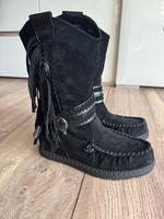 Bellamica Stiefel Keilabsatz Gr. 39 schwarz neuwertig Sachsen - St. Egidien Vorschau
