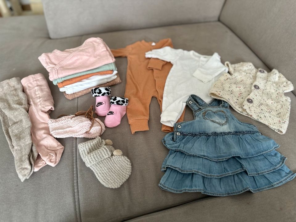 Baby Mädchen Kleidung größe 50 15 Teile in Troisdorf