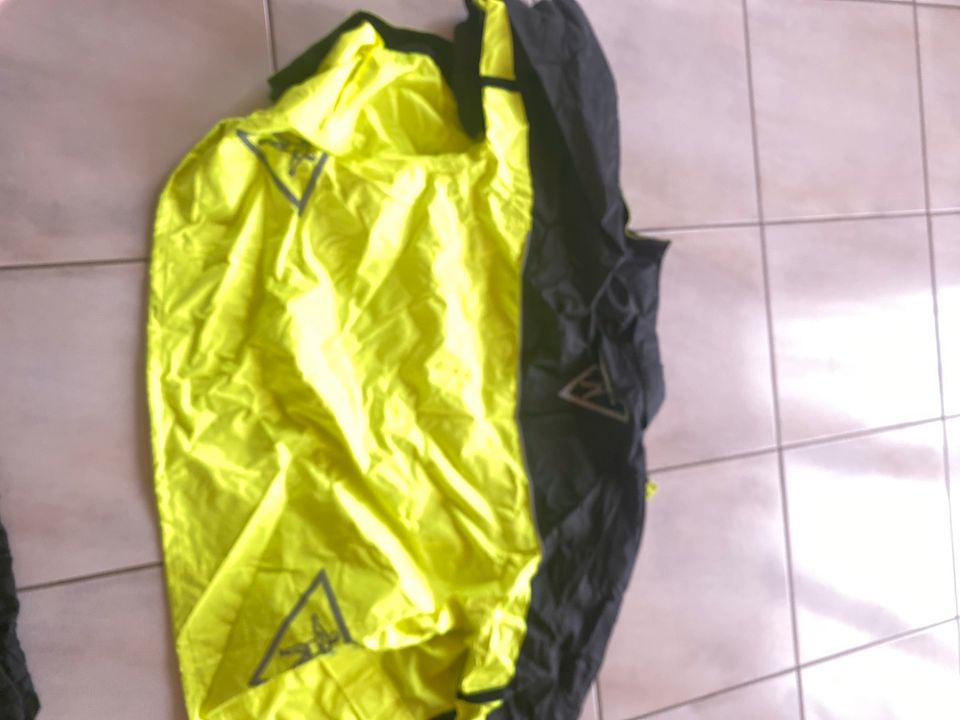 Motorrad Regenjacke und -Hose in Ötisheim