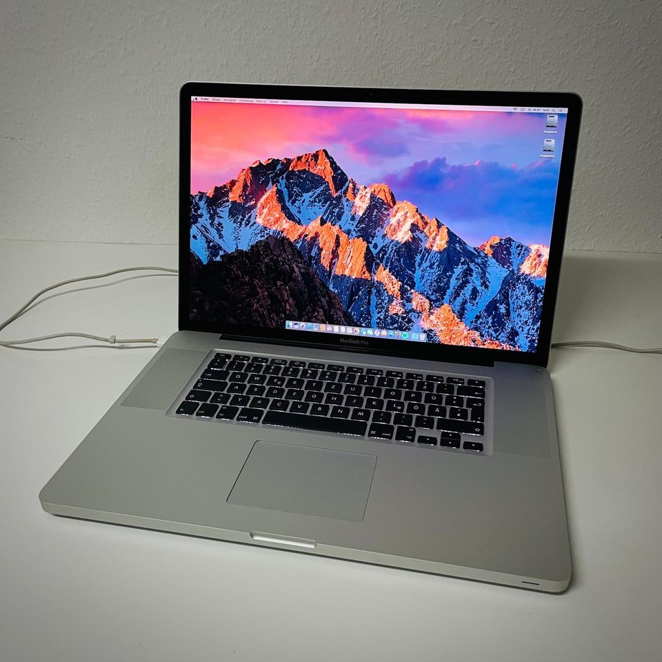 MacBook Pro 17 Early  2009 2,66 mhz Core 2 in Düsseldorf