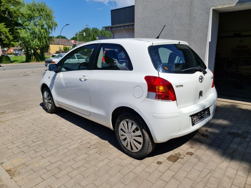 Toyota Yaris TÜV NEU in Neumünster