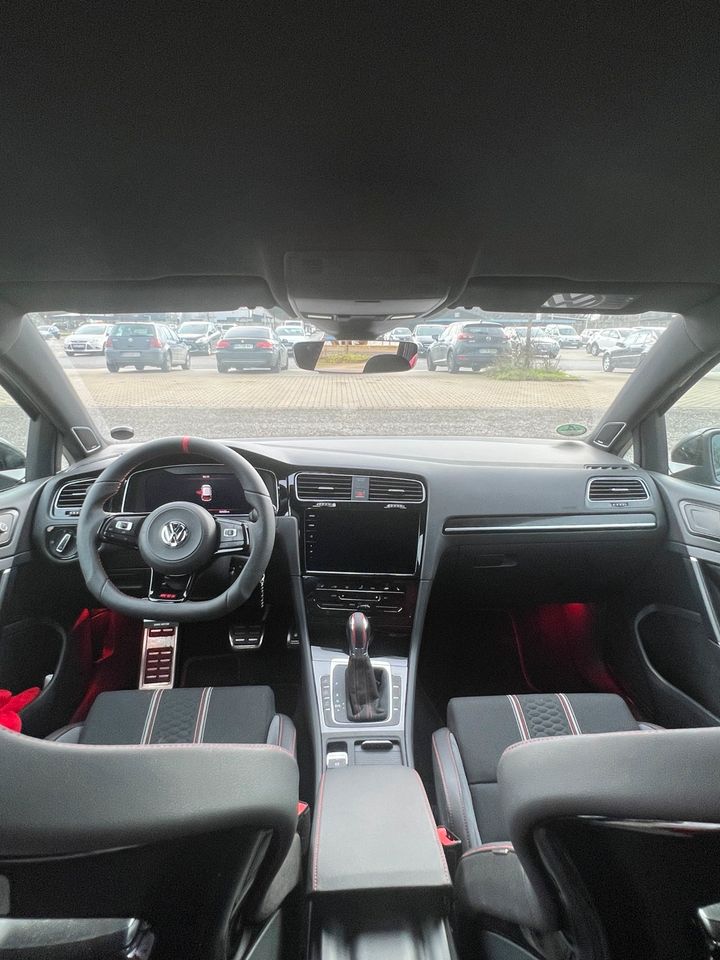 Golf 7 gti clubsport voll Dynaudio in Duisburg