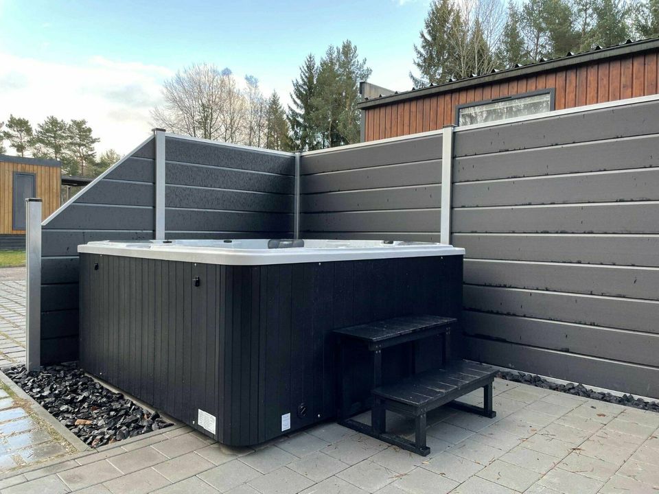 Modernes Mobilheim am See mit Fass-Sauna und Whirlpool (WA104) in Wackersdorf