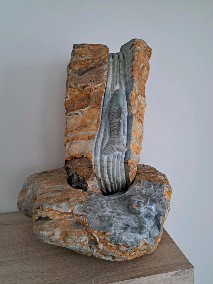 Brunnen, Zierbrunnen mit dekorativen Verzierungen Höhe 56 cm in Selm