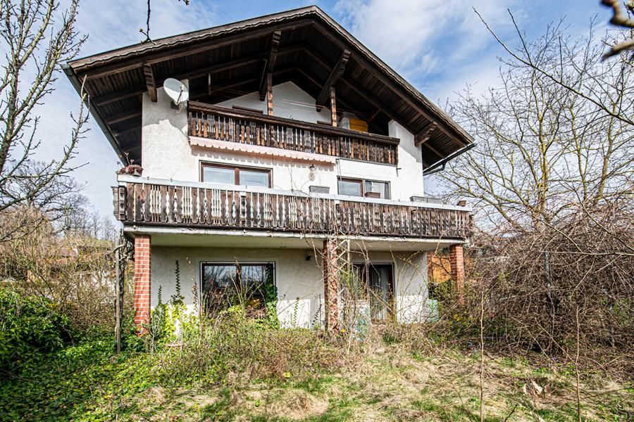 Sanierungsbedürftiges Mehrfamilienhaus in Lixenried in Furth im Wald