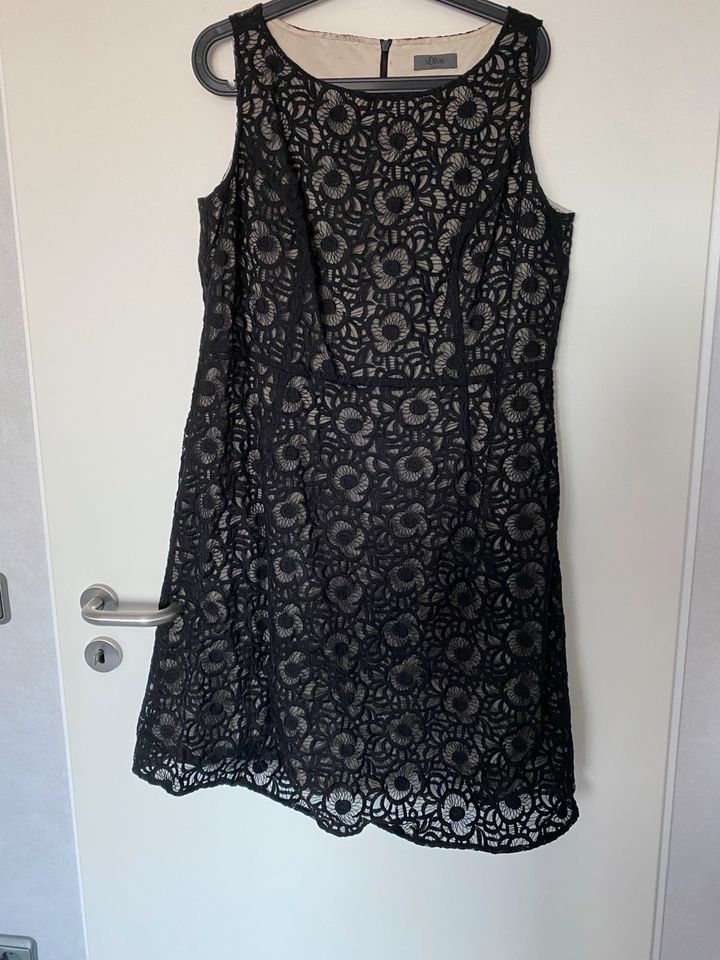 Kleid s Oliver Premium Größe 44 Cocktailkleid Spitze wie Neu in Bornheim