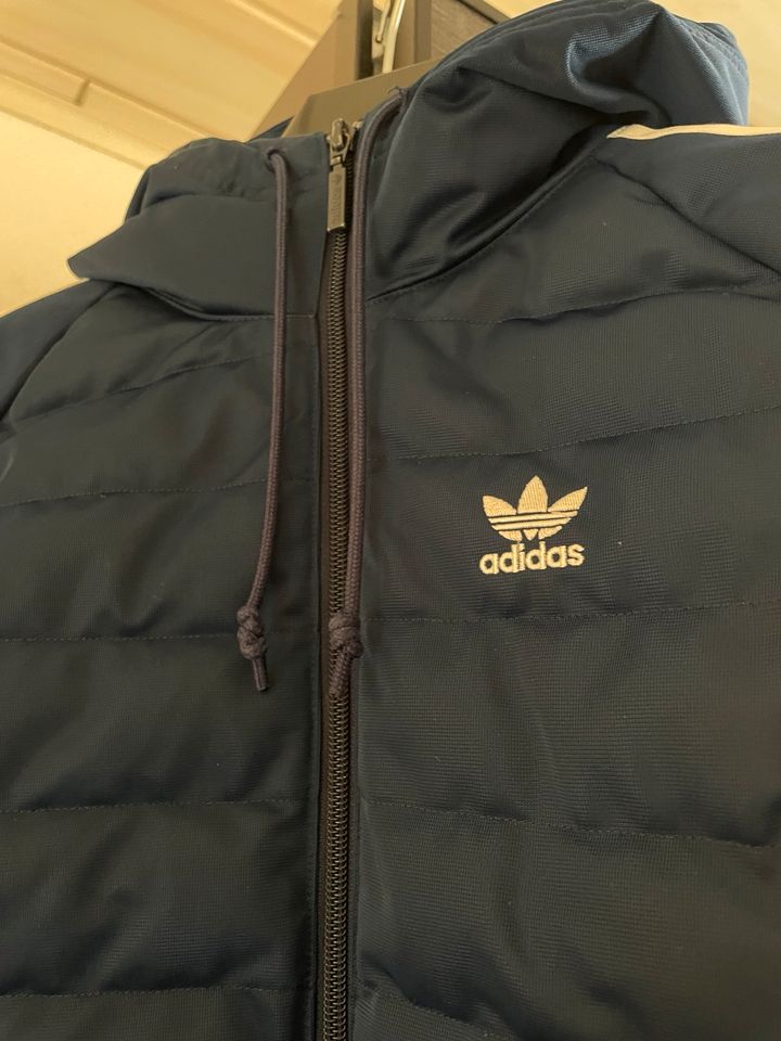 Adidas Jacke in Windischleuba