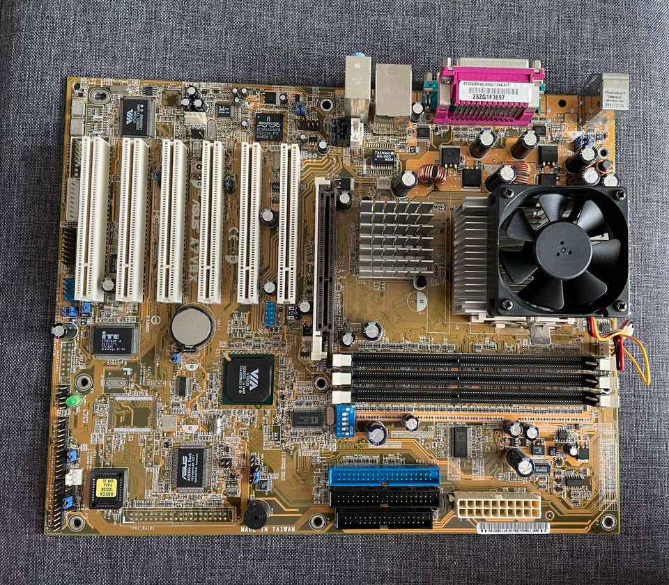 Mainbord Motherboard ASUS A7V8X in Duisburg