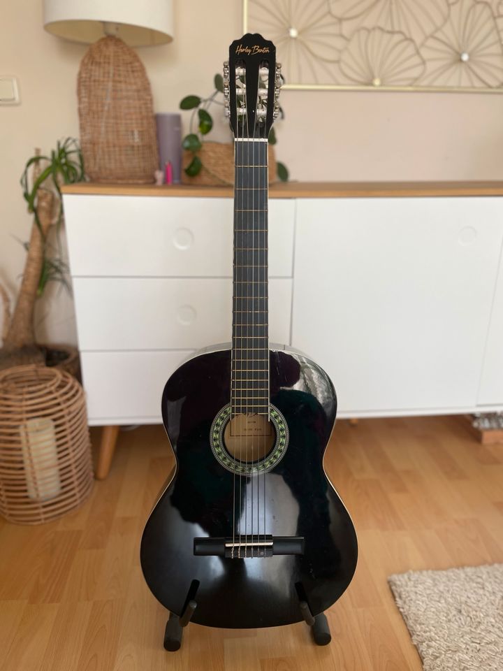 Gitarre Harley Benton inkl. Ständer - gebraucht aber top in Rosengarten