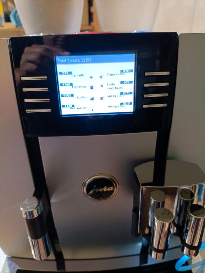 Jura Giga X7C profesional Festwasseranschluss Kaffeevollautomat in Augsburg