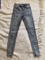 graue Low rise Skinny Jeans grau XS 34 super Zustand Hessen - Ebsdorfergrund Vorschau