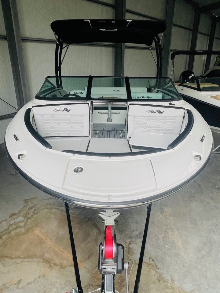 Sea Ray 210 SPX TOWER 2024 NEUES MODELL BOWRIDER WAKEBOARD 49A424 in Berlin