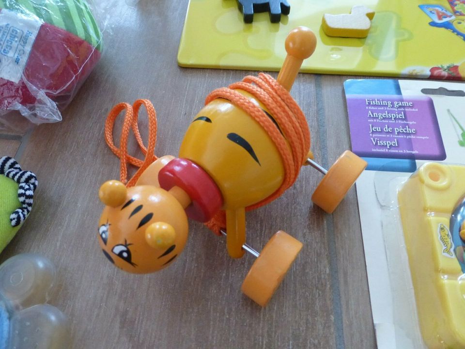 Babyspielzeug Kleinkindspielzeug Spielzeug gut - NEU ab 0,50 in Ronneburg