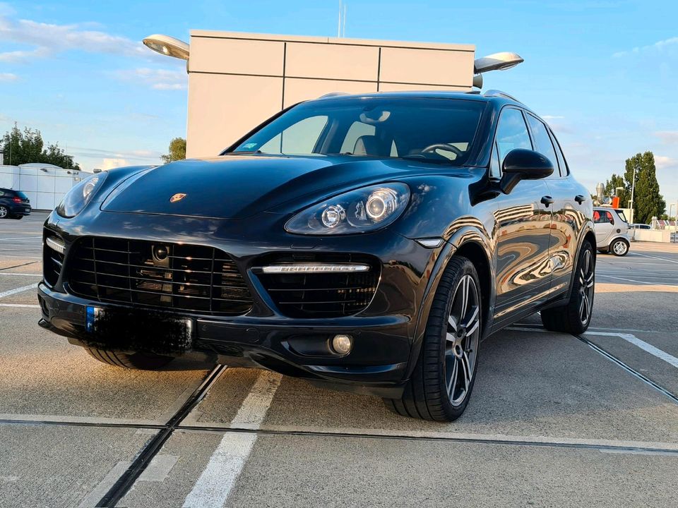 Porsche Cayenne Turbo S  550ps in Hamburg