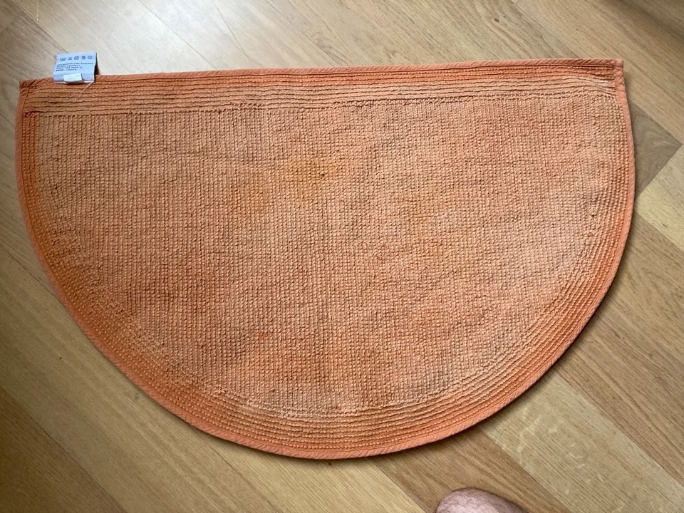 Badvorleger Badematte orange 80 x 50 cm halbkreisförmig in Leipzig