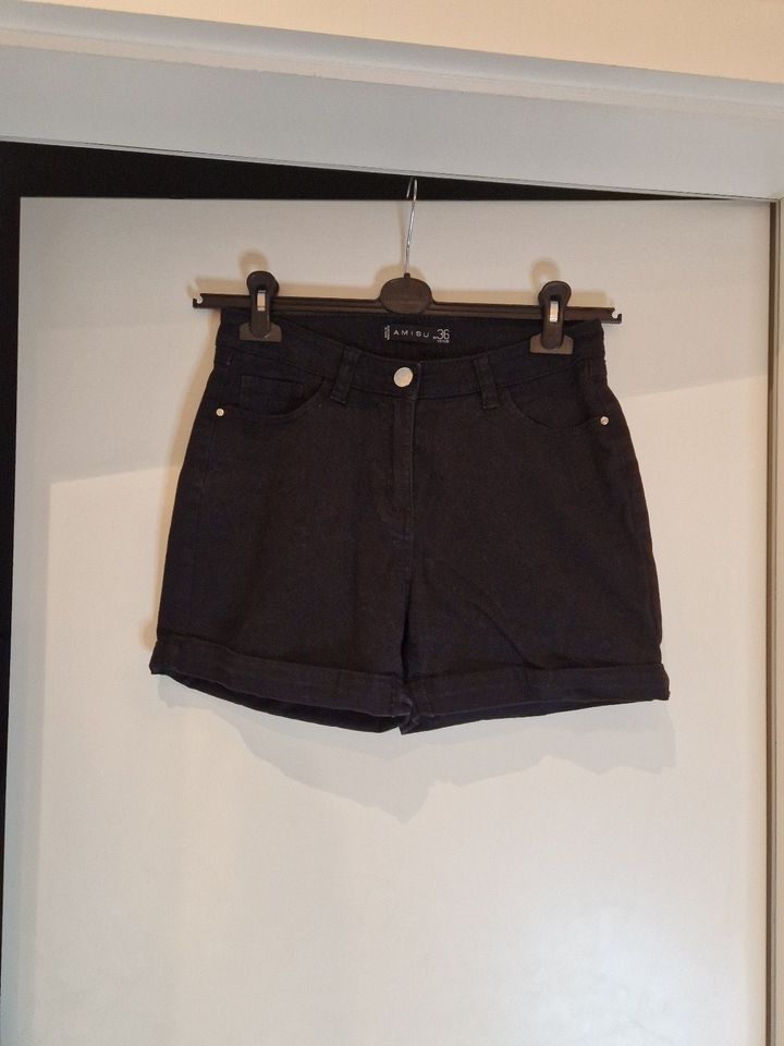 Shorts zu verkaufen in Magdeburg